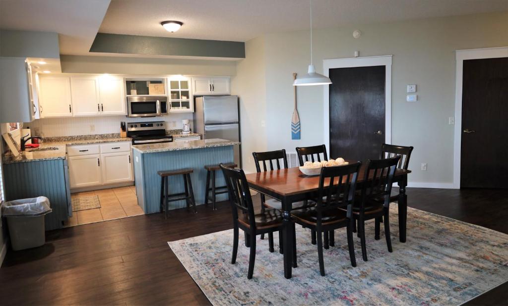 Bay Colony 762 - Lower photo 3