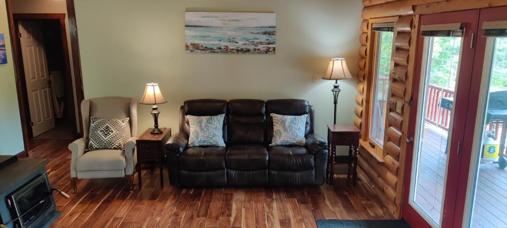 Tobermory Peaceful Private Entire Cottage Log Home Spacious Fully Equipped photo 1