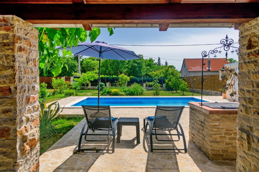 Sunny house photo 2