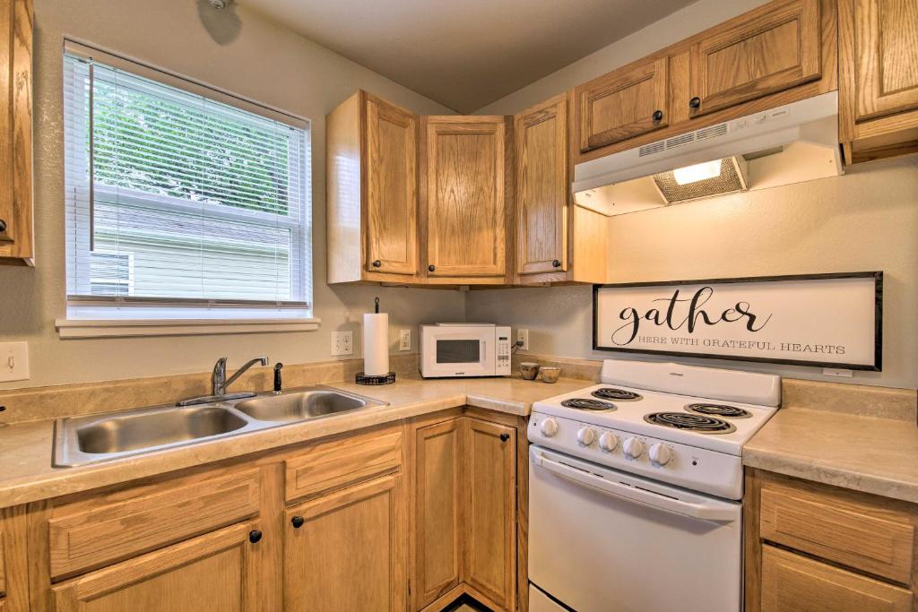 Comfy West Plains Home Less Than 1 Mi to Main Street! photo 1