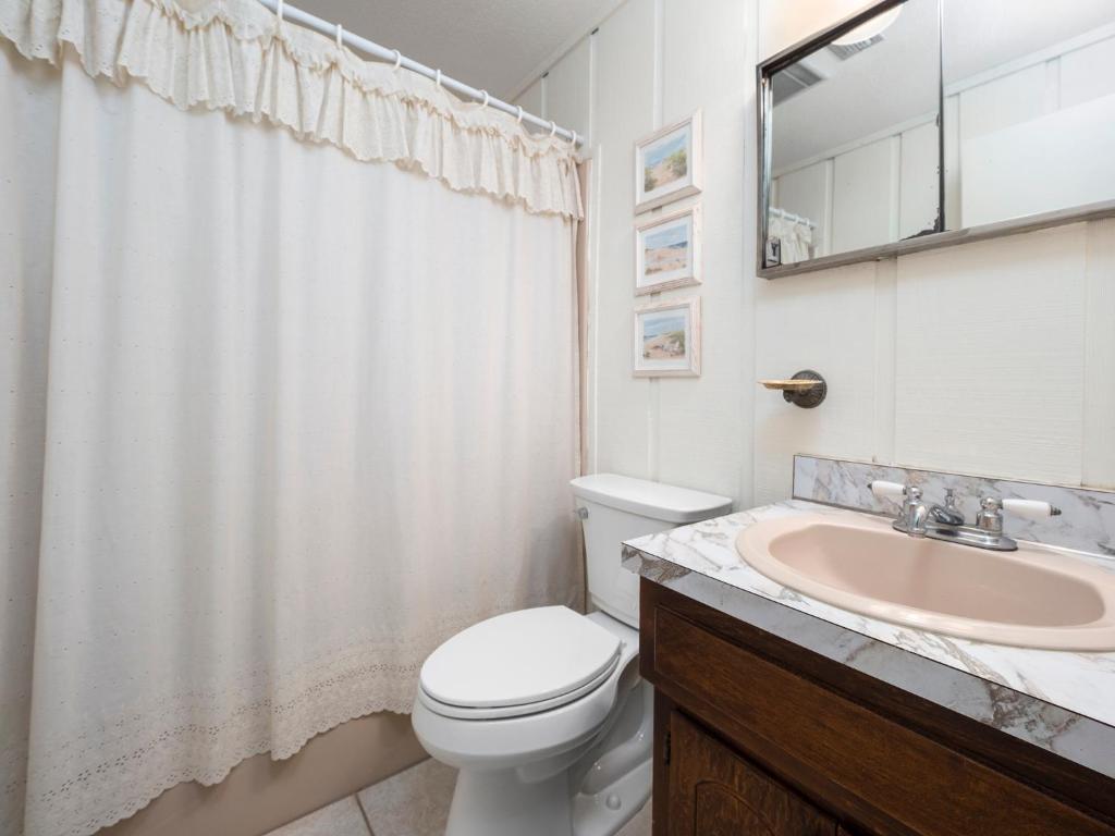 Cozy Cottage, 3 Bedrooms, Sleeps 6, Ocean Front, Pet Friendly, WiFi photo 2