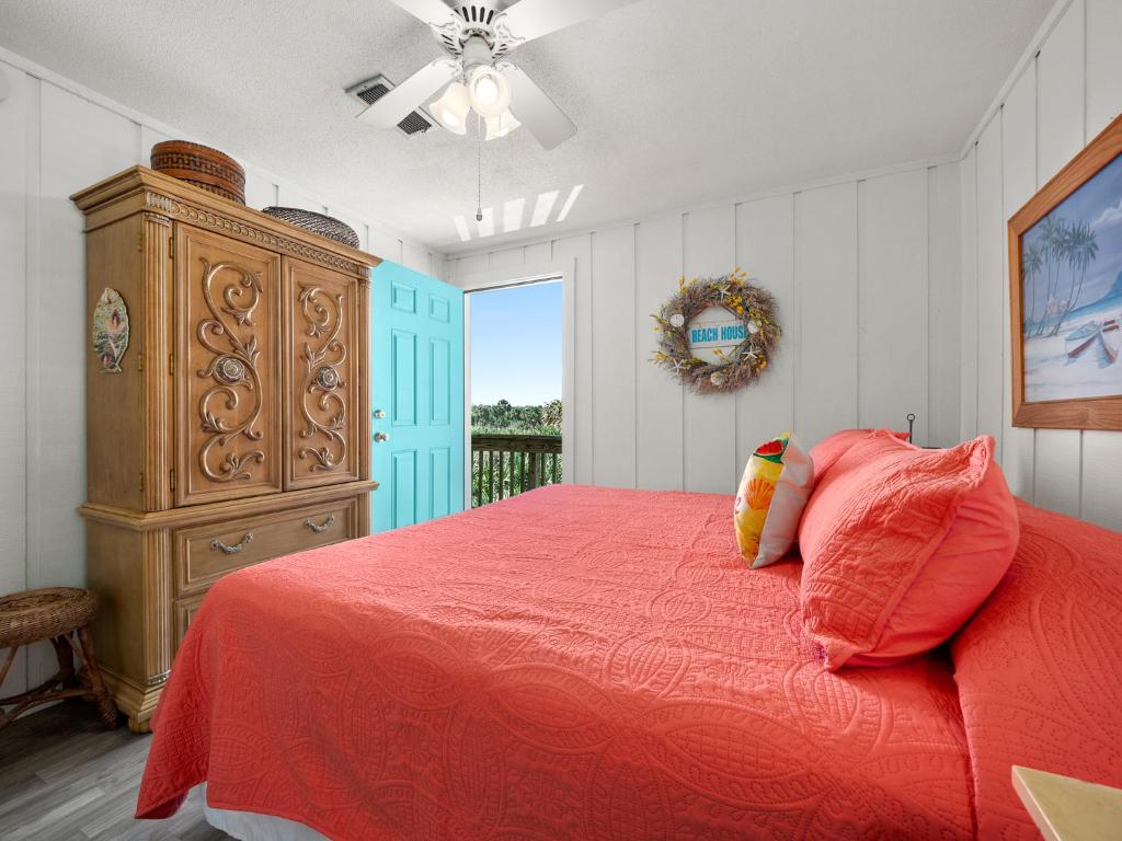 Cozy Cottage, 3 Bedrooms, Sleeps 6, Ocean Front, Pet Friendly, WiFi photo 3