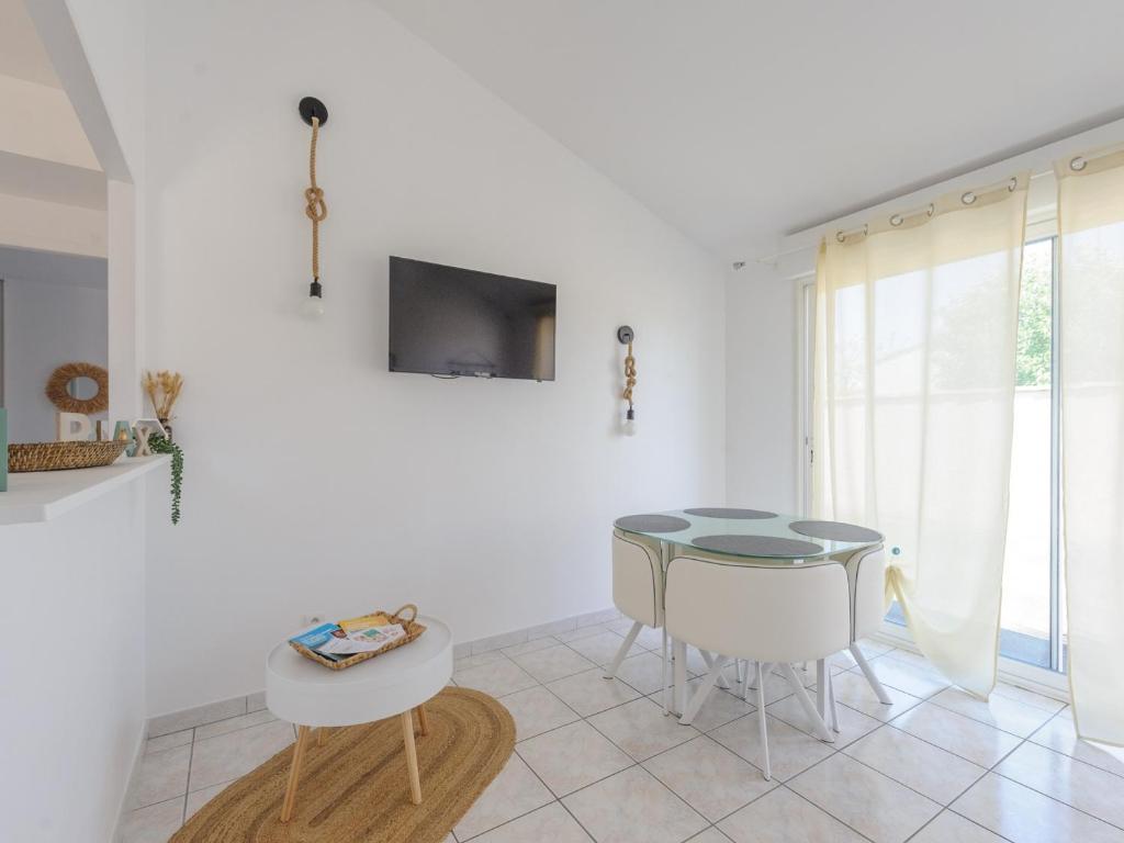 Appartement La Jarne, 2 pièces, 4 personnes - FR-1-535-35 photo 3