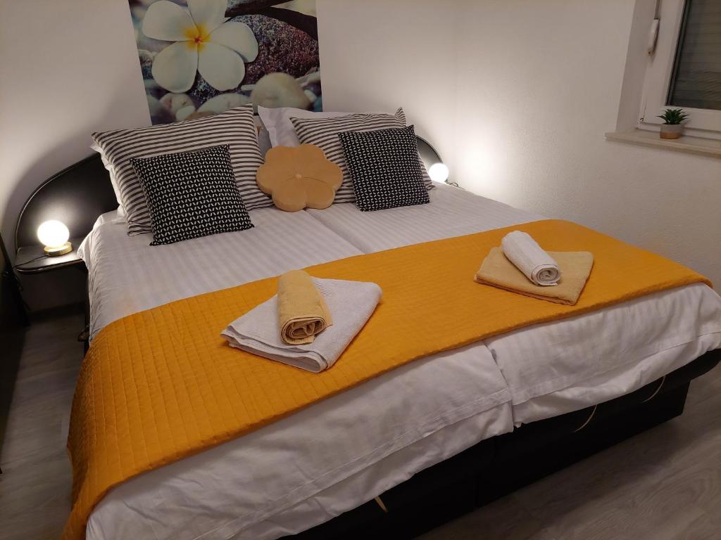 Spacious apartment close to the sea in Kastel Luksic photo 1