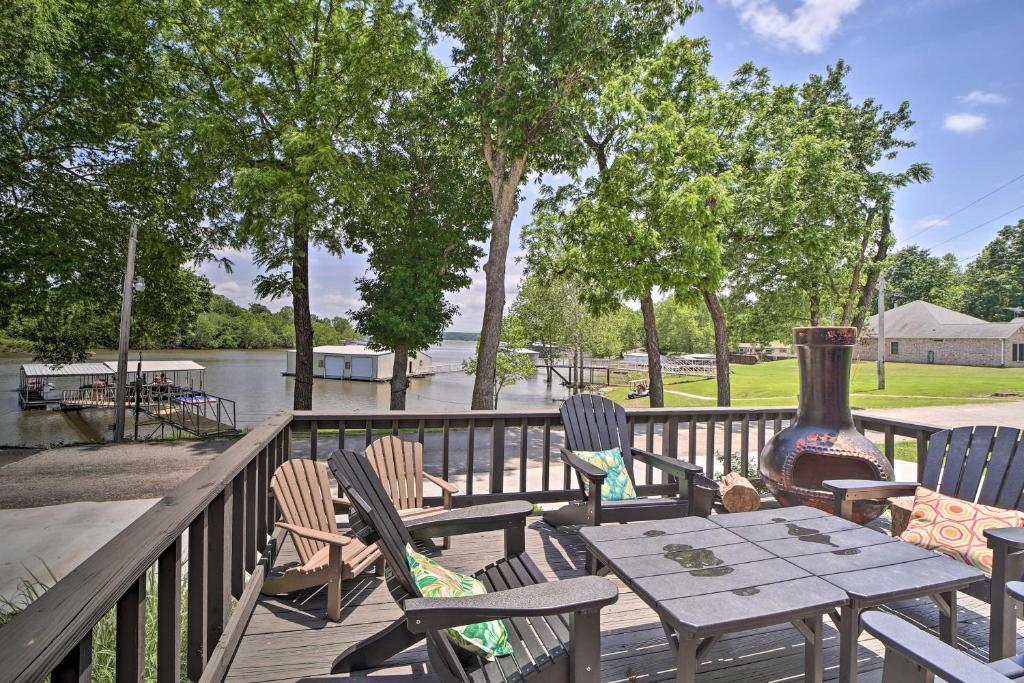 Idyllic Family Getaway with Grand Lake Access! photo 1