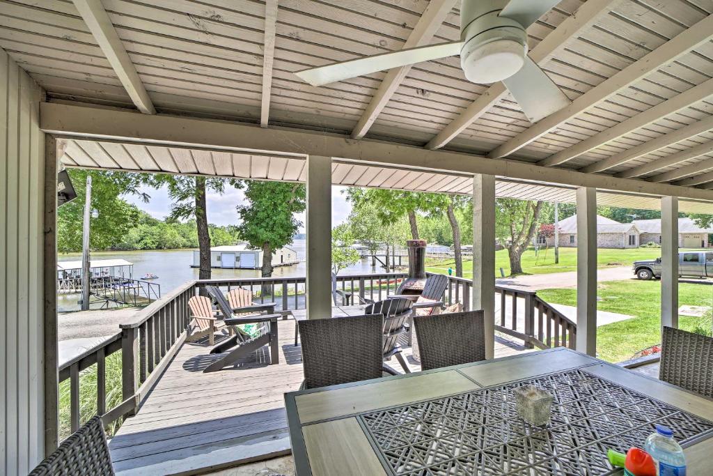 Idyllic Family Getaway with Grand Lake Access! photo 2
