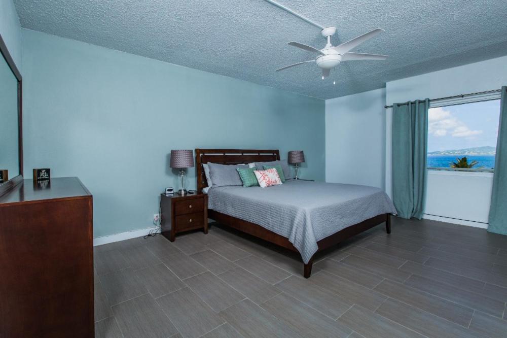 Dramatic views from this specious 1bd/1bth photo 3