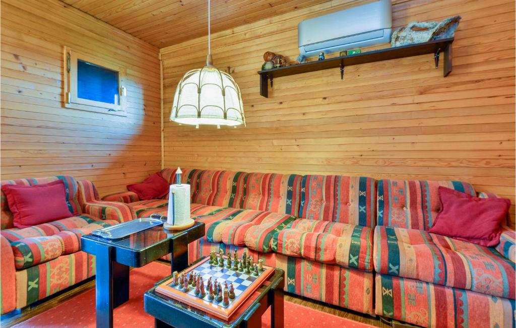 Awesome Home In Kneginec With 2 Bedrooms, Sauna And Outdoor Swimming Pool photo 4