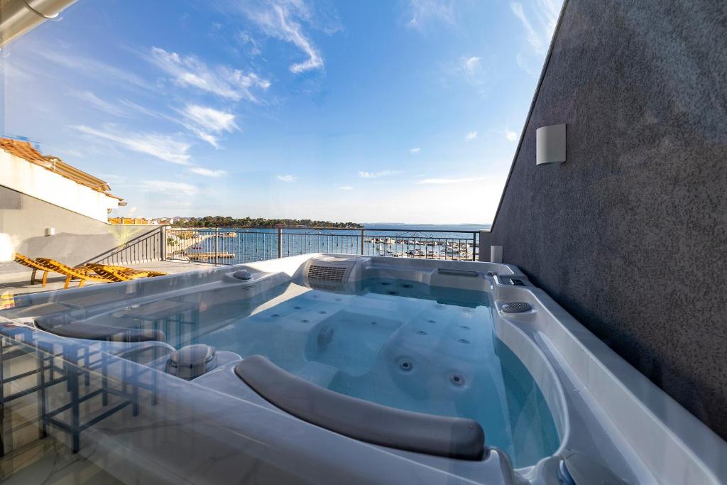 Sunrise, beautiful penthouse with jacuzzi photo 4