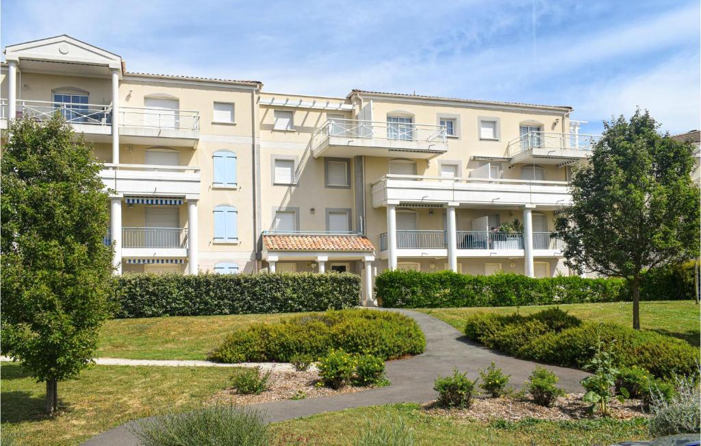Stunning Apartment In Vaux-sur-mer With Outdoor Swimming Pool, Wifi And 2 Bedrooms
