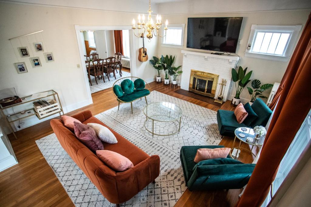 Charming 1932 Craftsman - The Bohannon House image