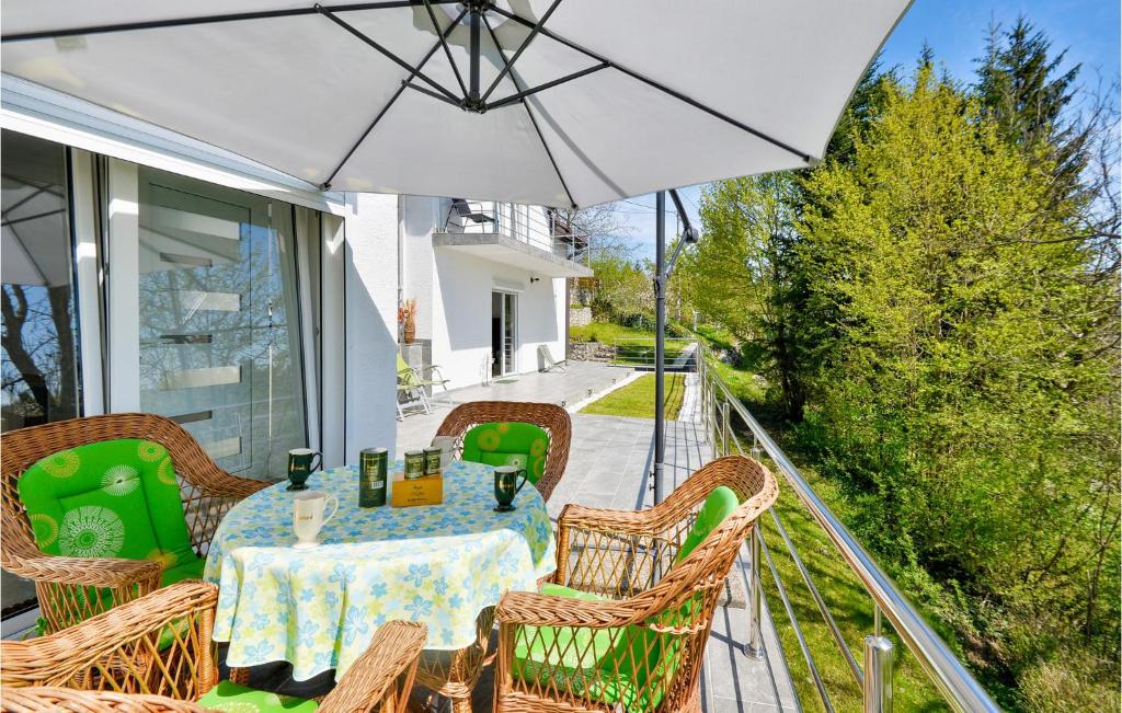 Beautiful Home In Donji Zvecaj With 3 Bedrooms And Wifi