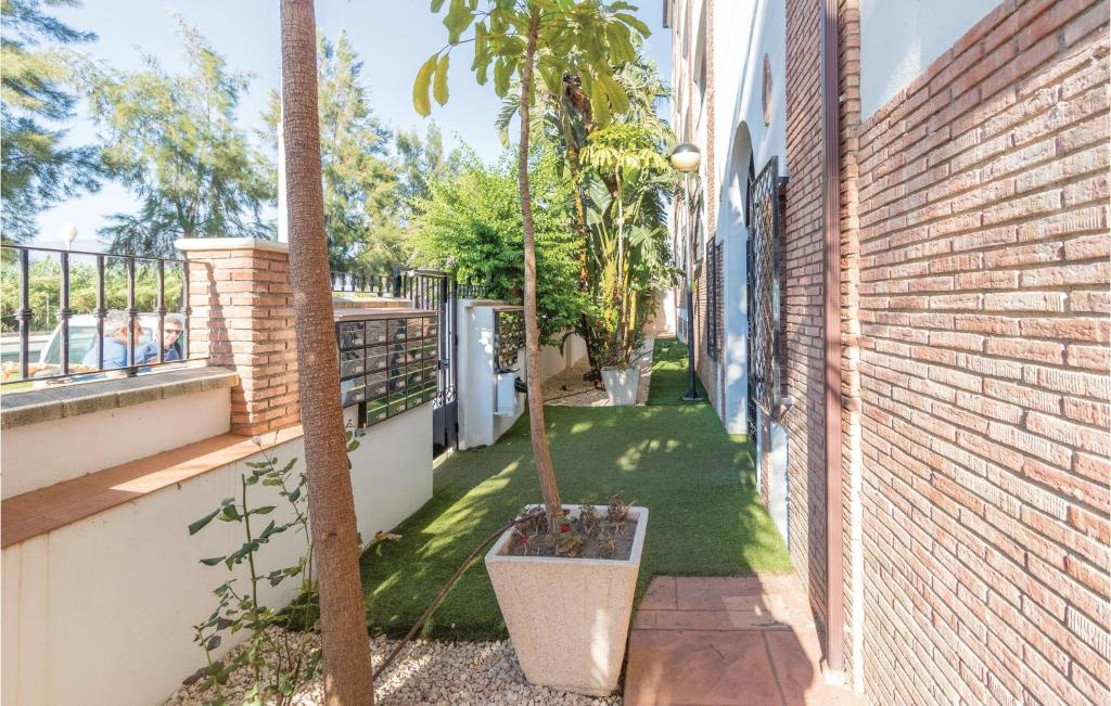 Amazing Apartment In Motril With 3 Bedrooms, Wifi And Outdoor Swimming Pool photo 2