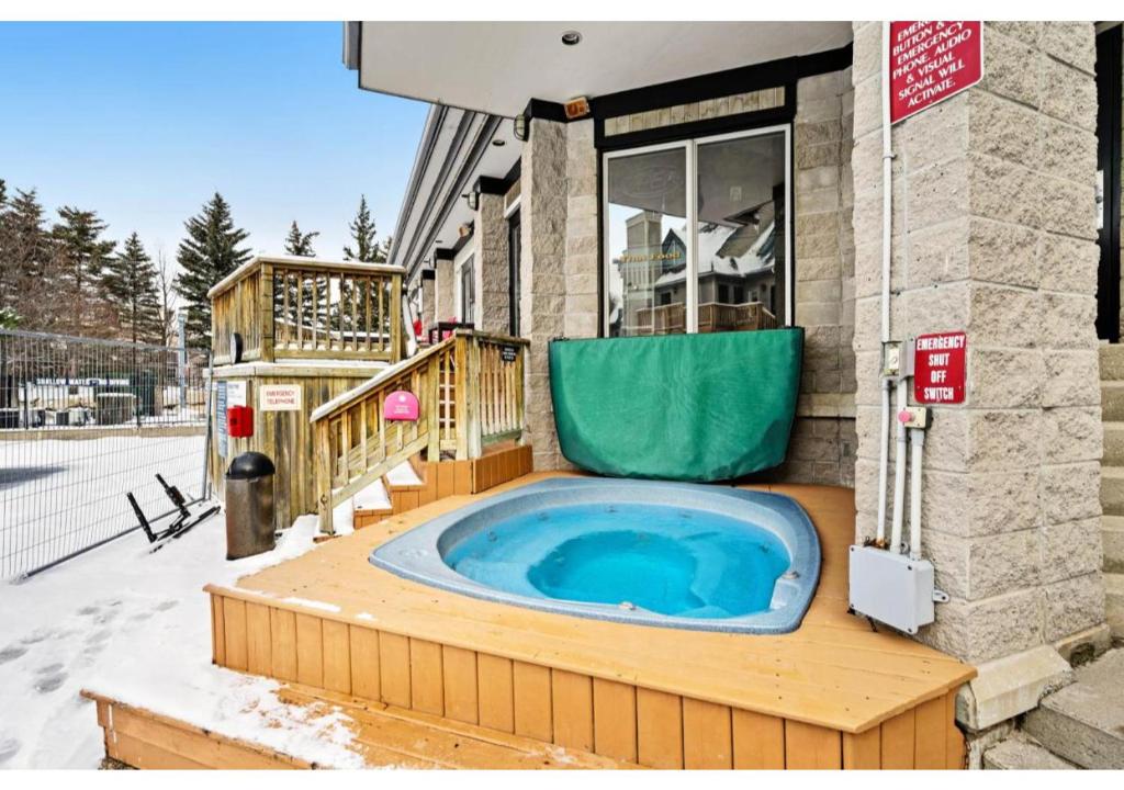 Mountainside River Dream. Walk to slopes, tennis, bike, ski, hot tub, pool! photo 4