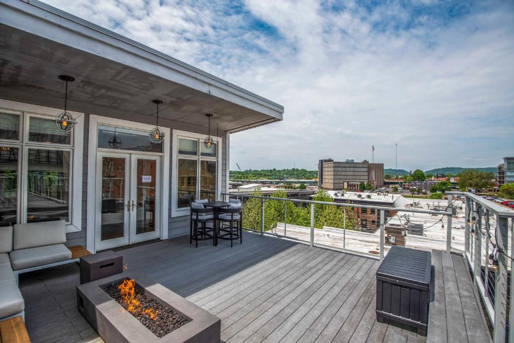 Largest Rooftop w Firepit - Vaulted LUXE Penthouse photo 1