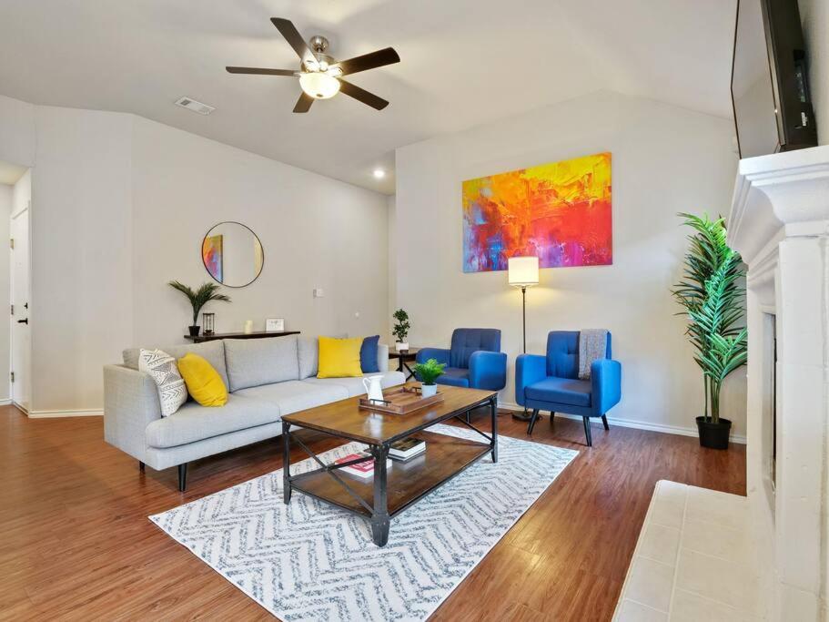 Cozy Getaway, Minutes from Austin! image