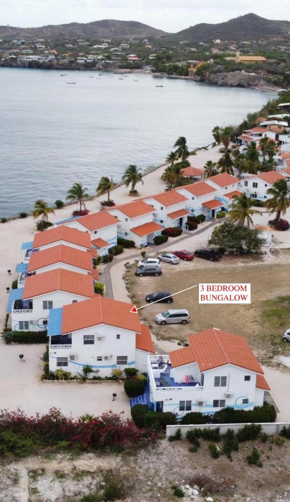 Marazul Dive Resort. 3 Bedroom Seafront House. Dive, Snorkel, enjoy amazing sunsets photo 4