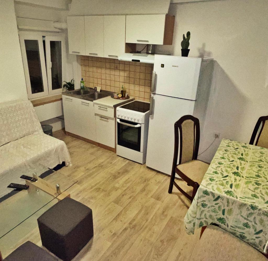1-bedroom apartment with 3 beds + private parking photo 4