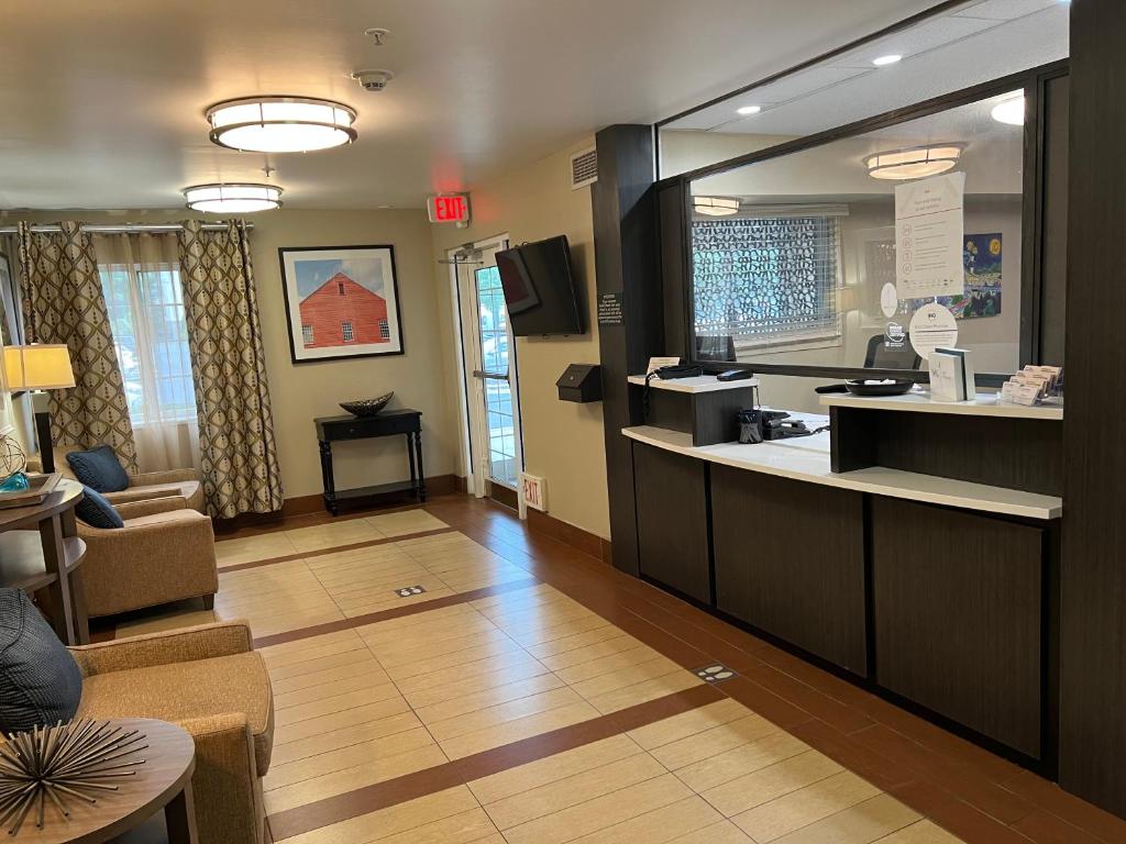 Candlewood Suites Washington-Dulles Herndon, an IHG Hotel photo 3