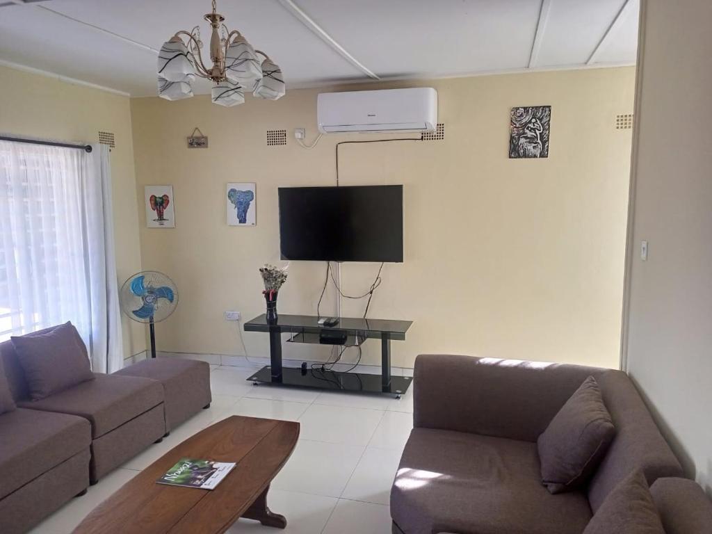Kasuda three bedrooms house in Livingstone photo 3