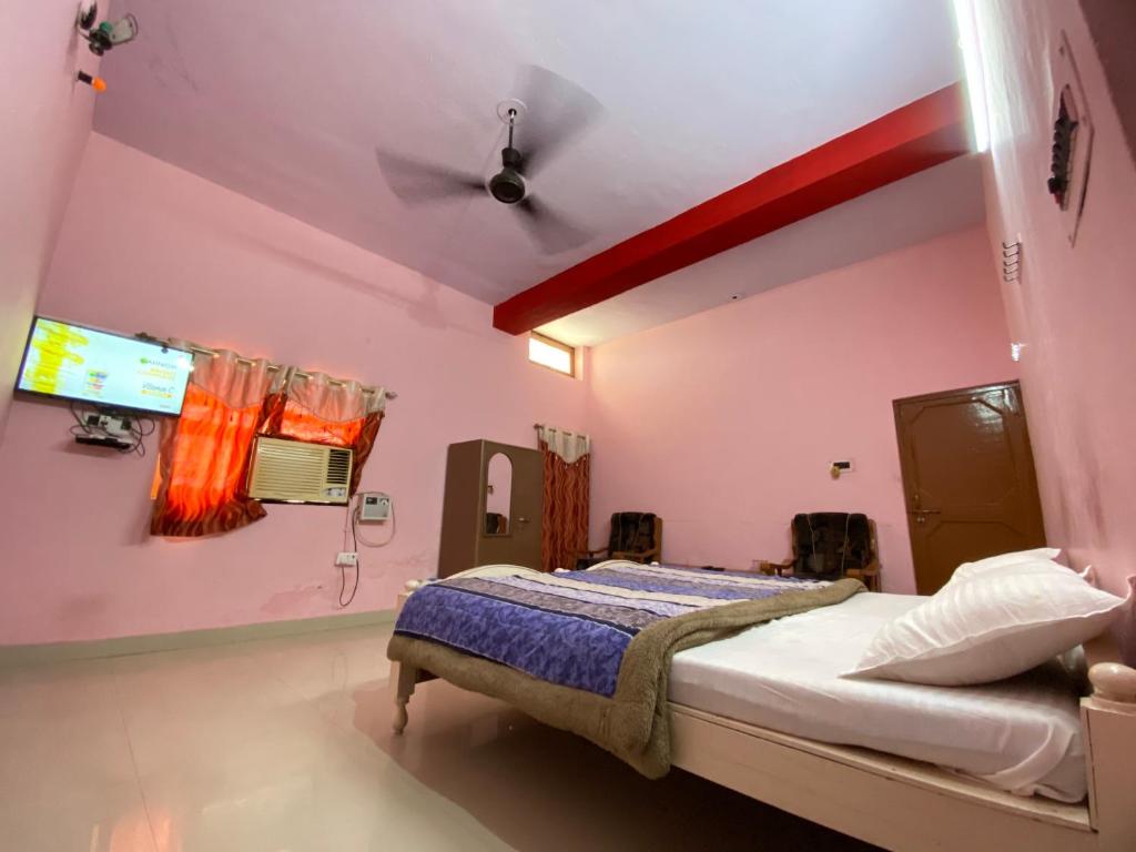 Hotel Shri Mahant Orchha 5 mint Walking from Ram Raja Temple photo 4