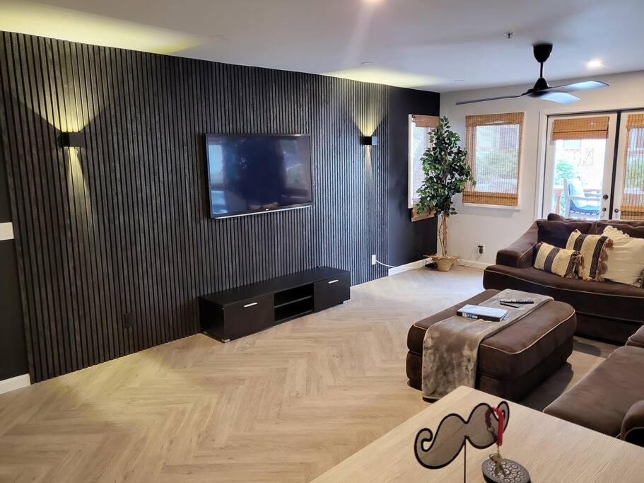 Modern Hamilton Cove Villa w/golf cart photo 3