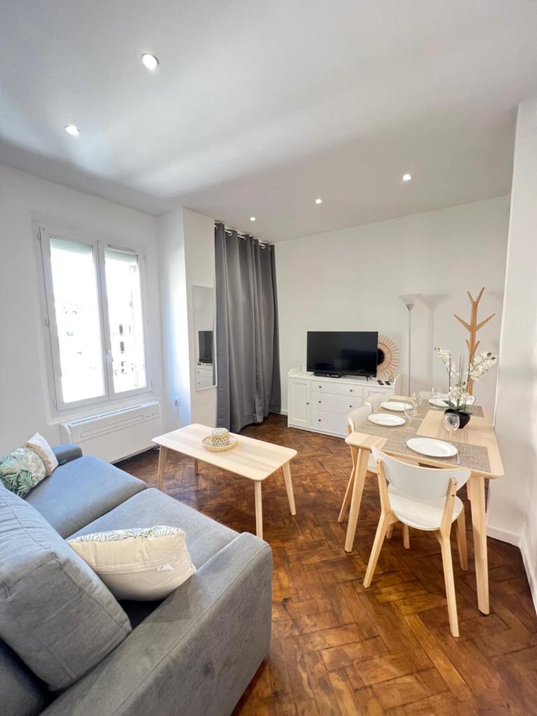 LOENA CANNES CENTRE - Appartement rénové 2 pièces - 4 personnes - proche croisette palais festival plage - internet gratuit - climatisation - non fumeur photo 4
