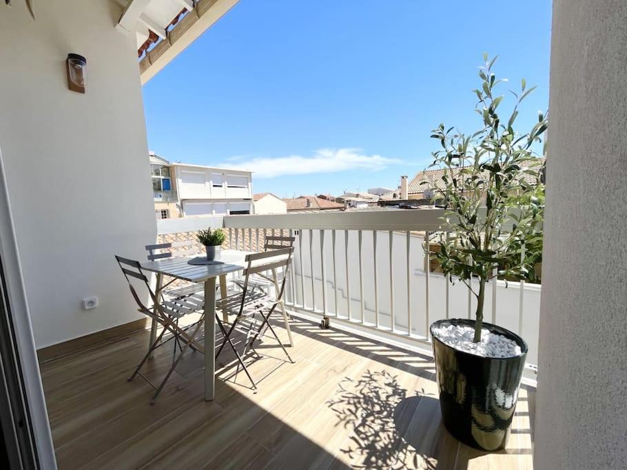 Duplex Centre Ville - 50m de la Plage - Clim - Garage - Netflix photo 2