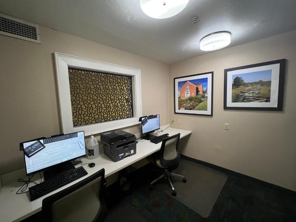 Candlewood Suites Washington-Dulles Herndon, an IHG Hotel photo 4