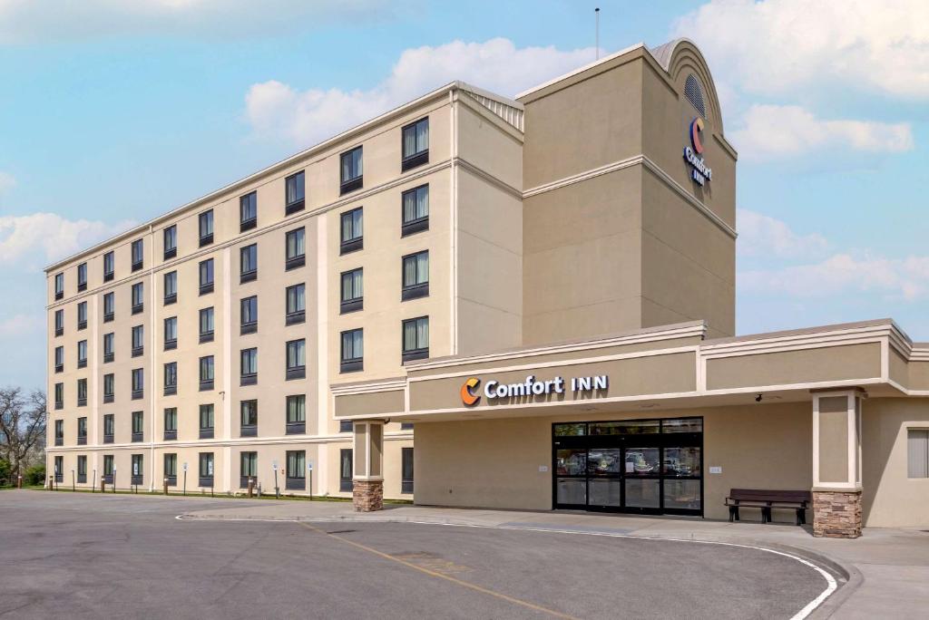 Comfort Inn The Pointe photo 1
