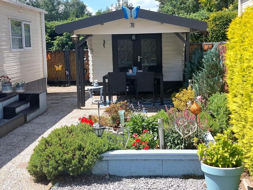 Chalet Drenthe Spier op camping De Moraine photo 4