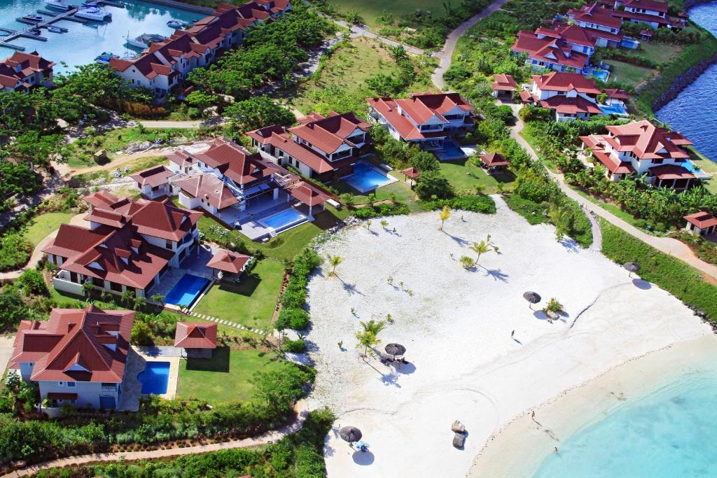 Вилла (Вилла с 5 спальнями и отдельным бассейном), Eden Island Luxury Accommodation