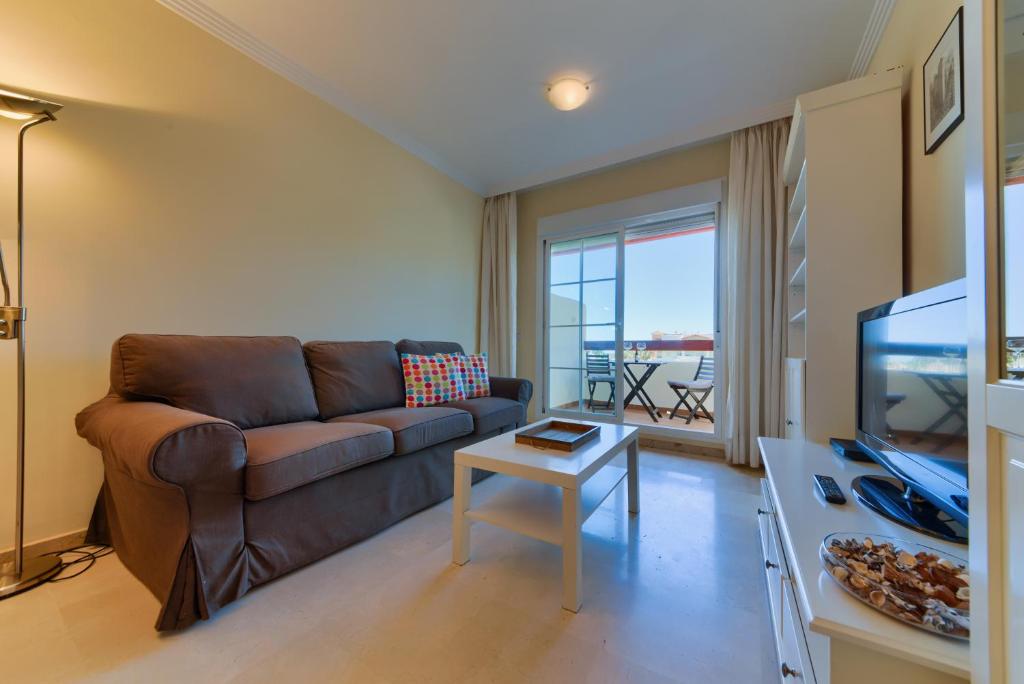 Holidays2Benalmadena Arenal Golf 6 guests with terrace pool & garage photo 4