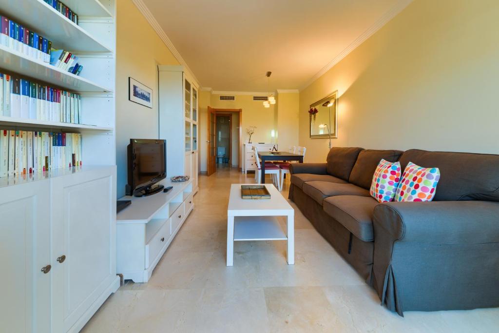 Holidays2Benalmadena Arenal Golf 6 guests with terrace pool & garage photo 3
