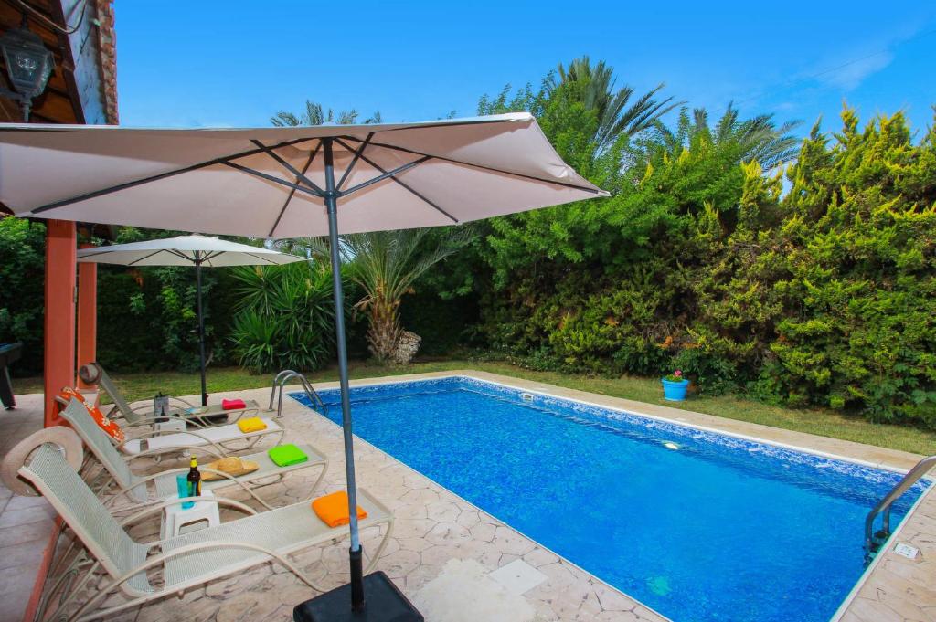 Villa Poppy by Villa Plus photo 1