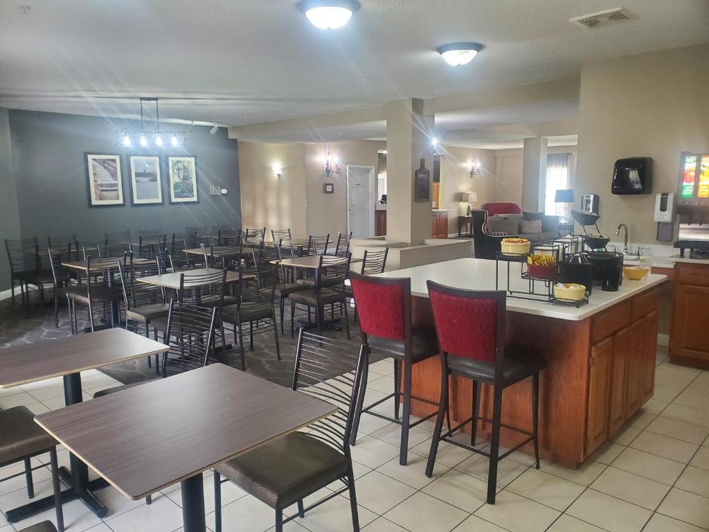 GrandStay Hotel & Suites Ames photo 1