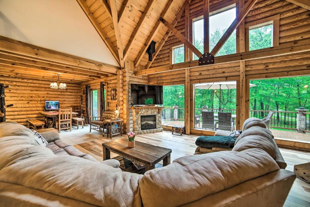Classy Home with Hot Tub Walk to Gilletts Lake photo 2