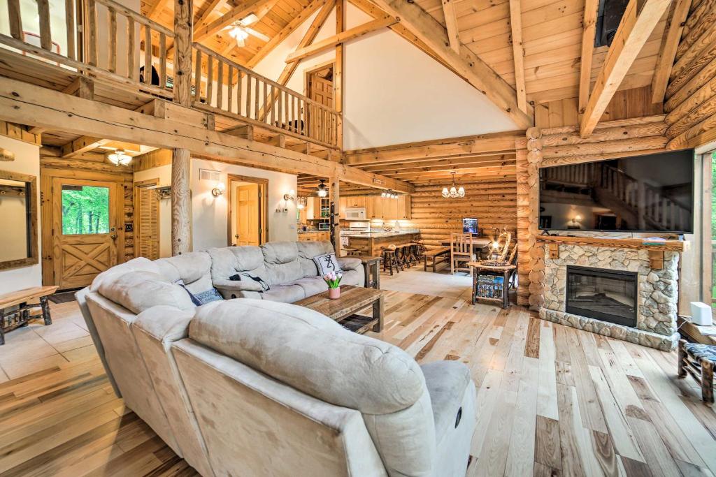 Classy Home with Hot Tub Walk to Gilletts Lake photo 4