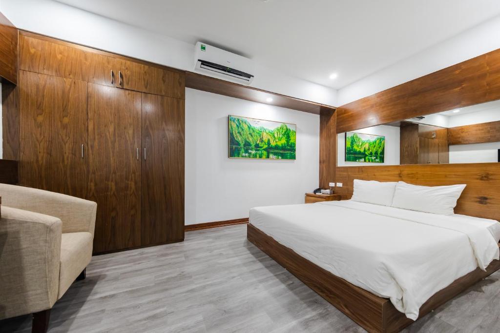 My Hotel - Night Hanoi