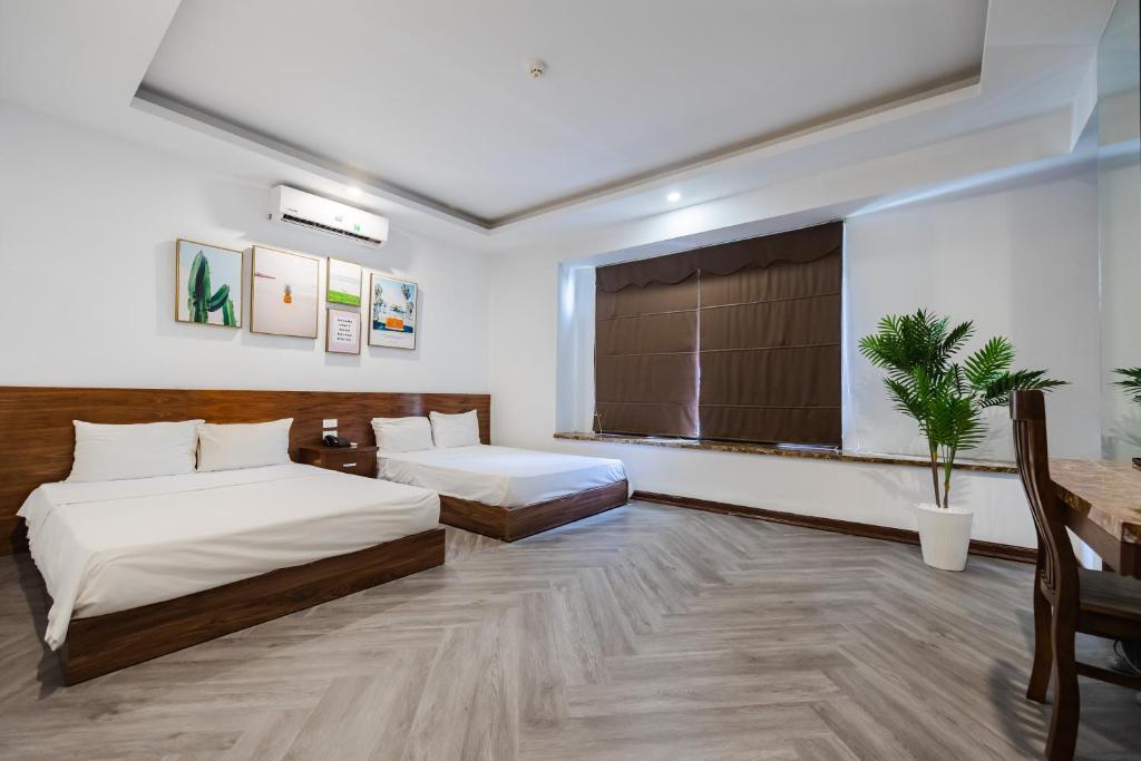 My Hotel - Night Hanoi