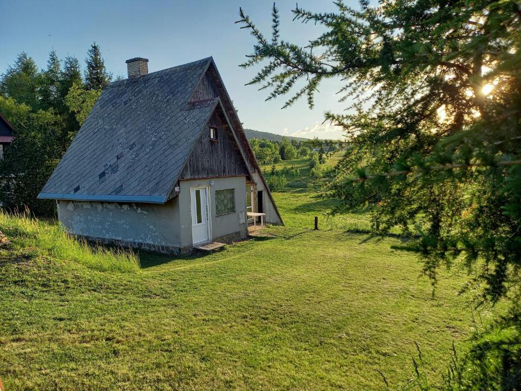 Chaloupka na vršku photo 2