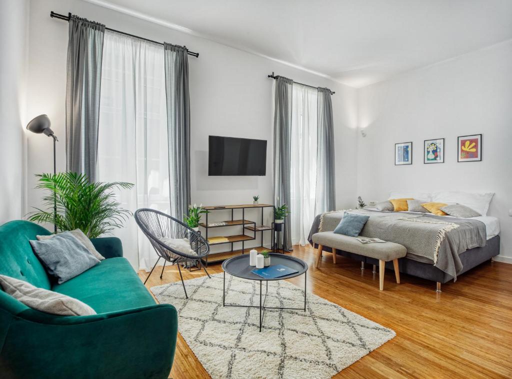 Berry Berry Studios by Flat White Room Type - Studio Apartment