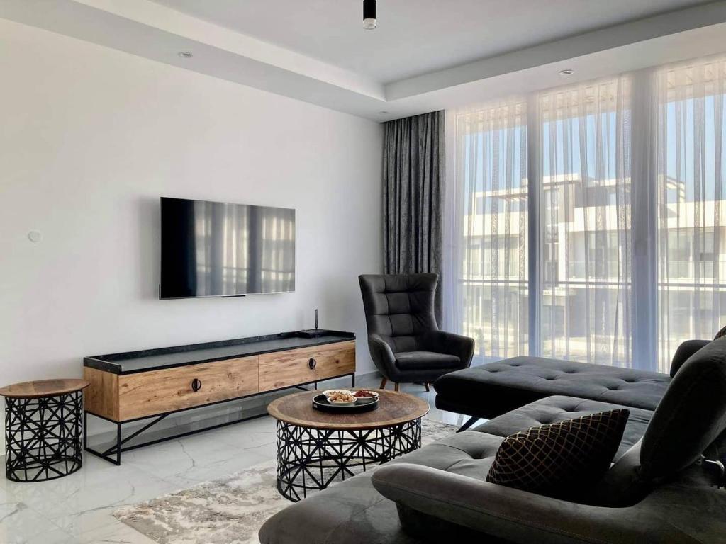 Luxury 2-bedroom condo with a private rooftop area photo 1