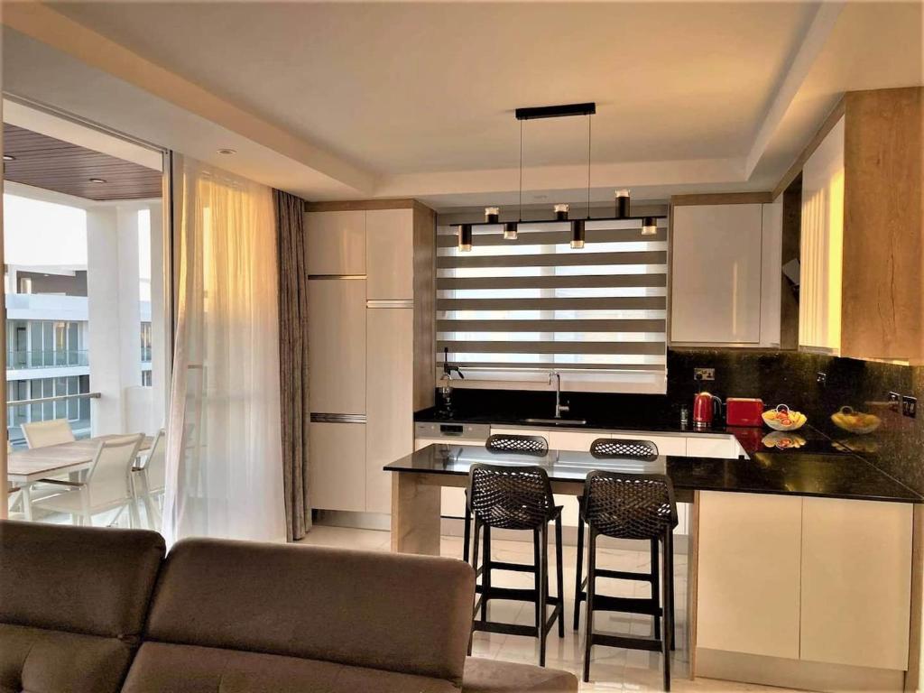 Luxury 2-bedroom condo with a private rooftop area photo 3