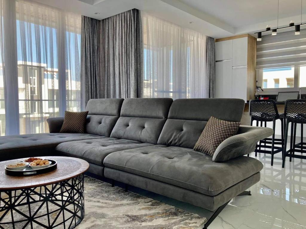 Luxury 2-bedroom condo with a private rooftop area photo 2