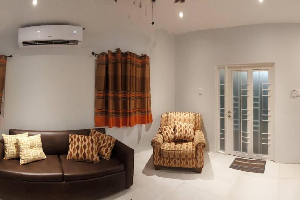 Robinson Villa..... your gateway to Carnival City. photo 1