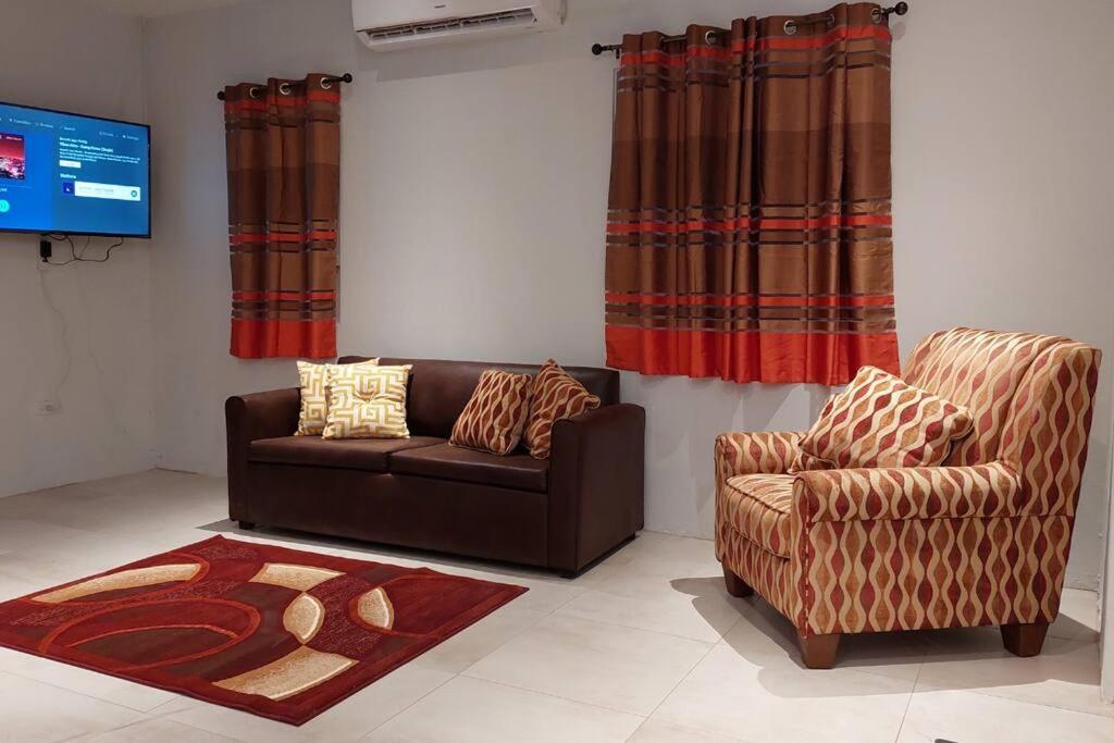 Robinson Villa..... your gateway to Carnival City. photo 4