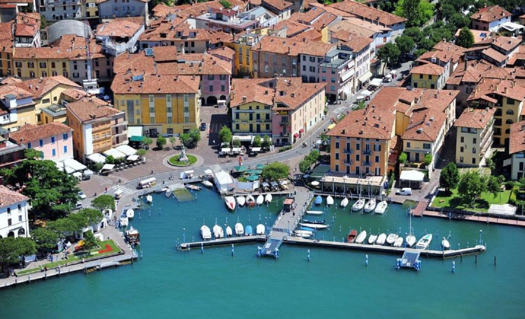 AMBRA HOTEL - The only central lakeside hotel in Iseo photo 4