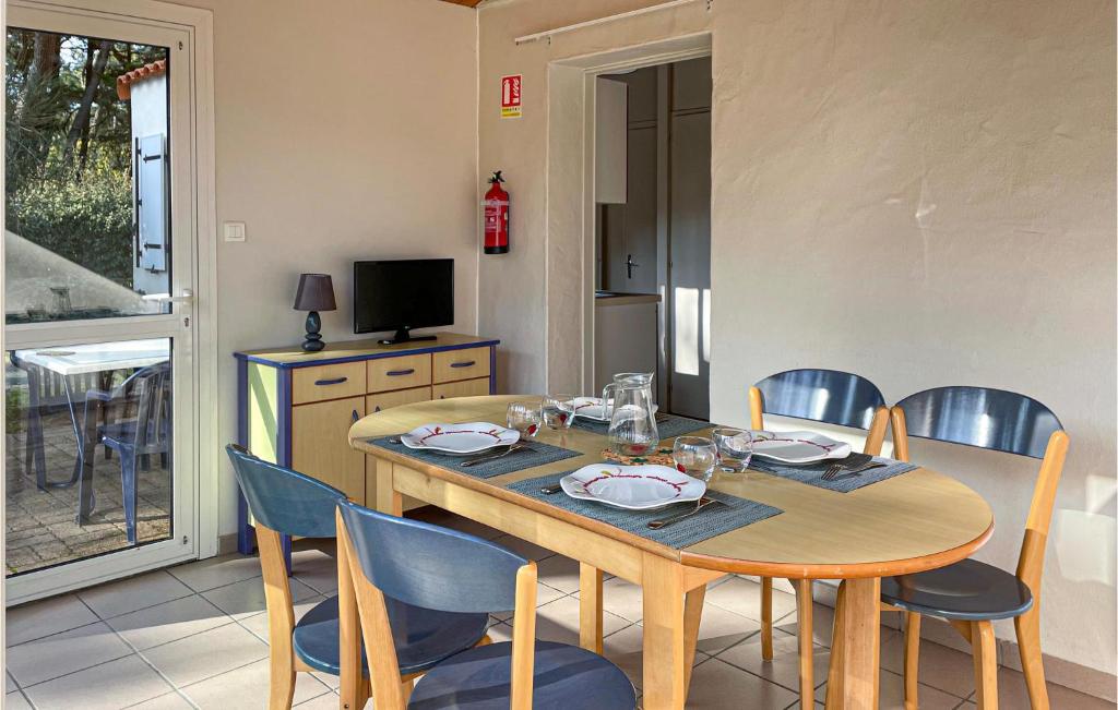 Amazing Home In Laiguillon-la-presqu photo 3