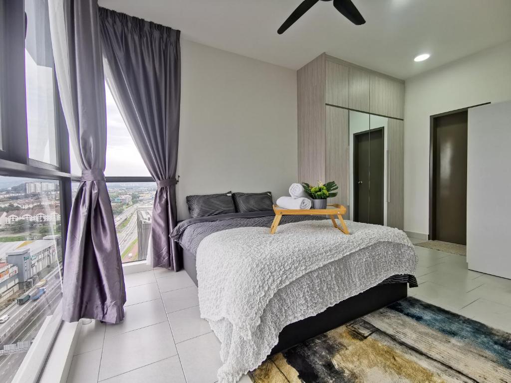 3 Astetica Residences The Mines 4BR WiFi Netflix Lake View photo 2